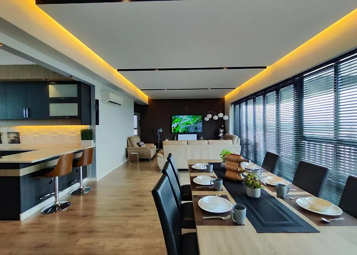 Bright Cozy Condo